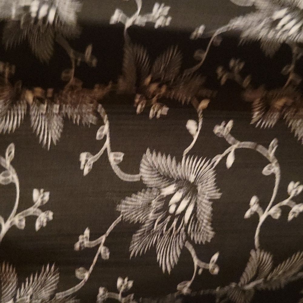 EUC APT 9 BLACK AND WHITE TANK - Picture 3 of 9